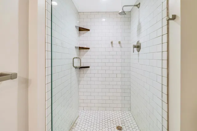 Unit Apt 607 photo 26