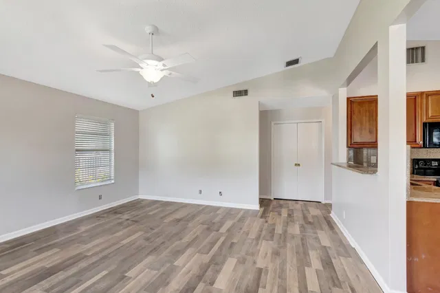  Residence photo 4