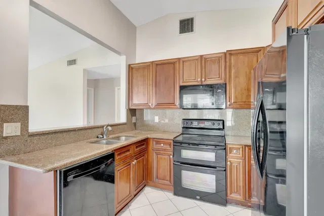  Residence photo 8