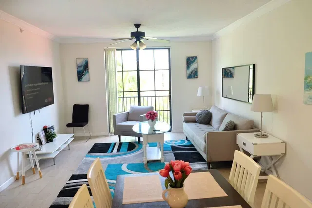 Courtyards in Cityplace Unit 514 photo 5