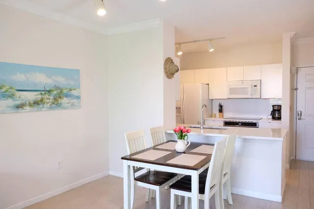 Courtyards in Cityplace Unit 514 photo 6