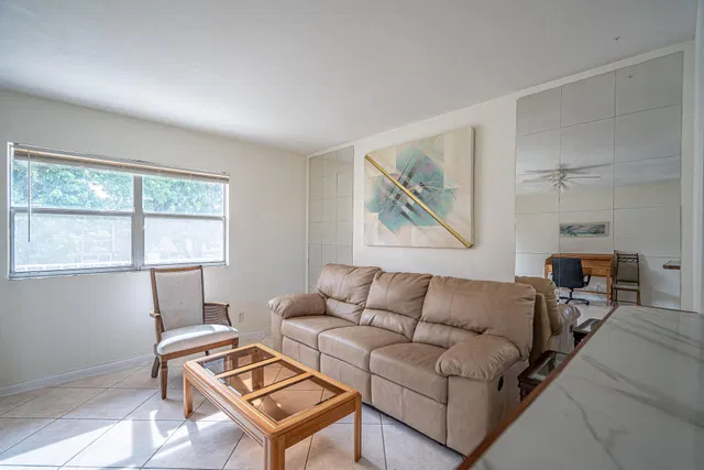Residence photo 6
