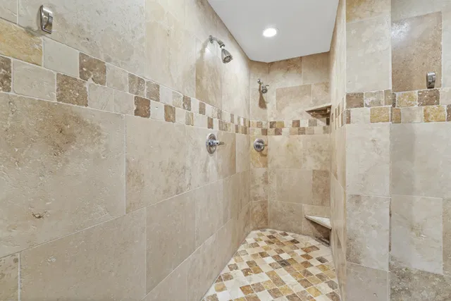 Unit 33 photo 17