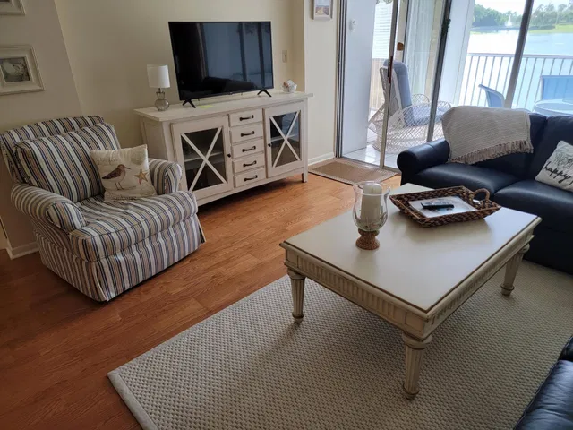 Unit B207 photo 6