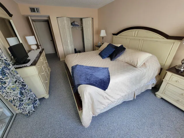 Unit B207 photo 8