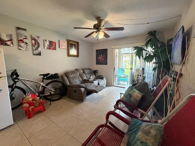  Unit 109 photo 4