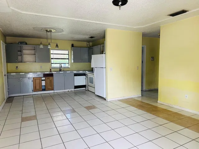 Residence photo 2