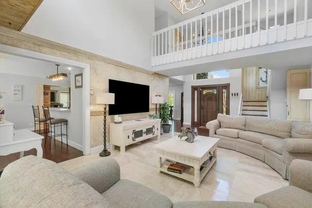  Residence photo 6