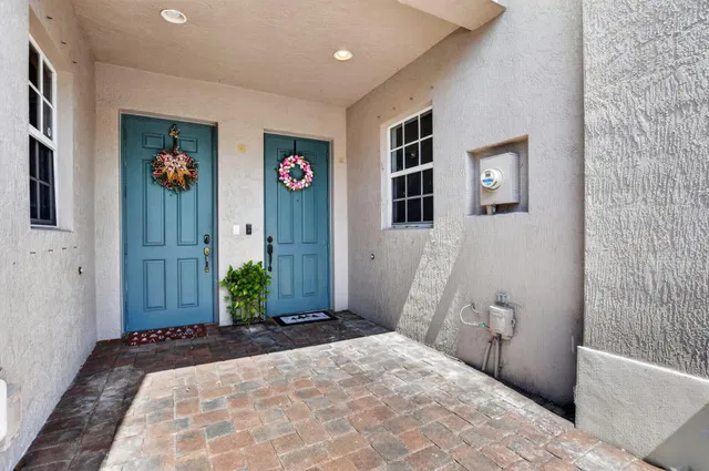 Residence photo 3