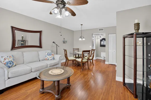 Residence photo 2