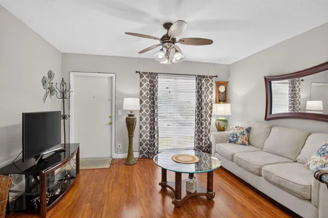 Residence photo 3
