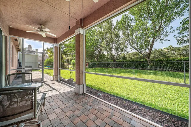 Residence photo 32