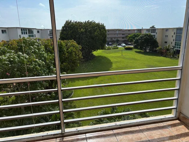Unit 402 photo 3