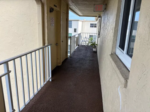 Unit 402 photo 6