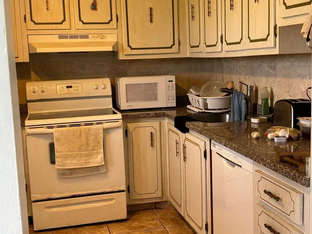 Unit 402 photo 9