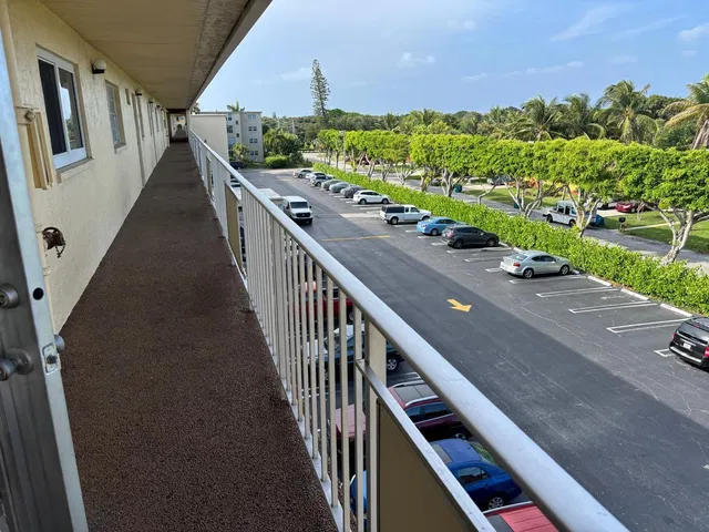 Unit 402 photo 10