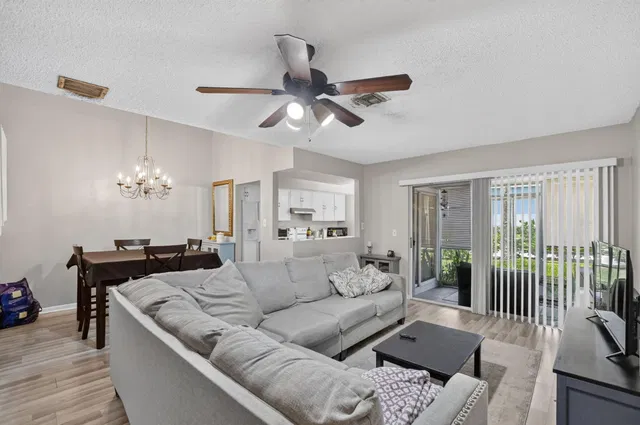  Residence photo 5