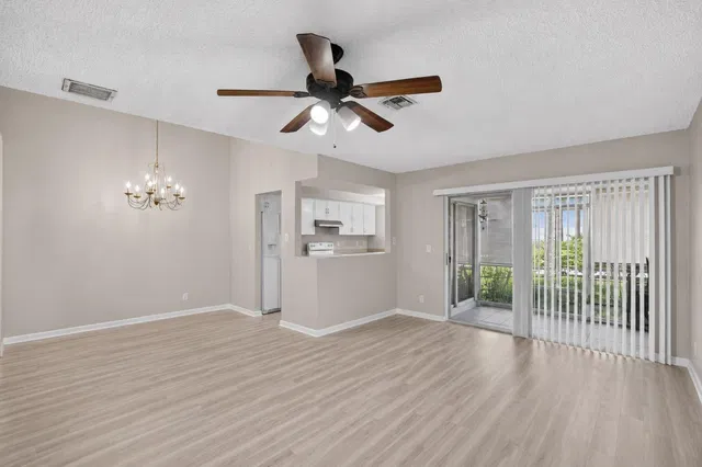  Residence photo 9