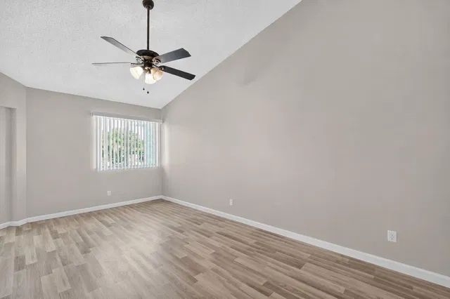  Residence photo 20