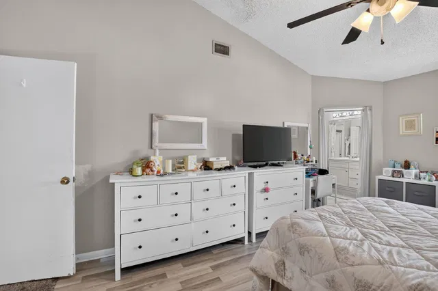  Residence photo 42
