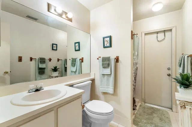  Unit C photo 23