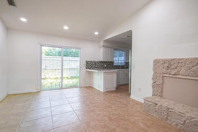 Residence photo 4