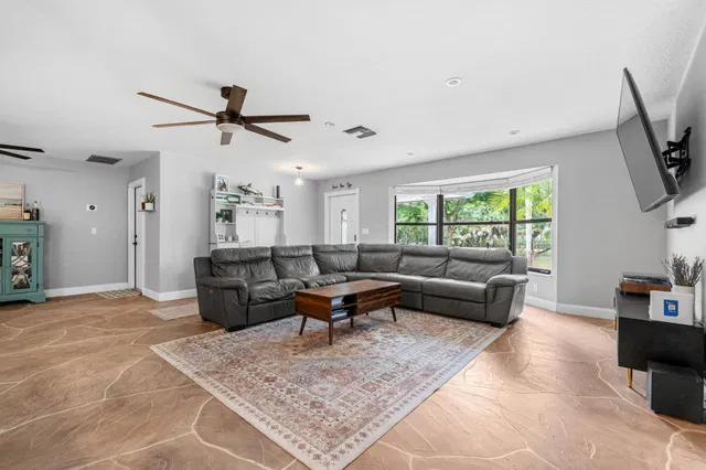  Residence photo 4
