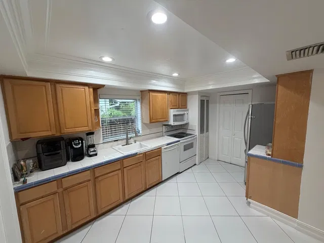 Residence photo 3