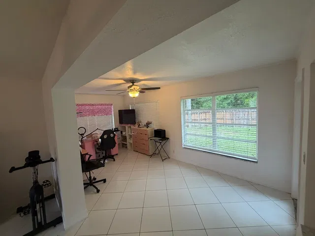 Residence photo 5