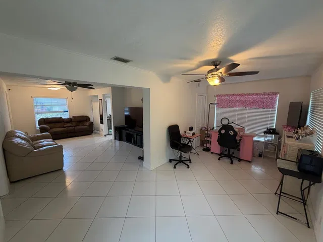 Residence photo 24