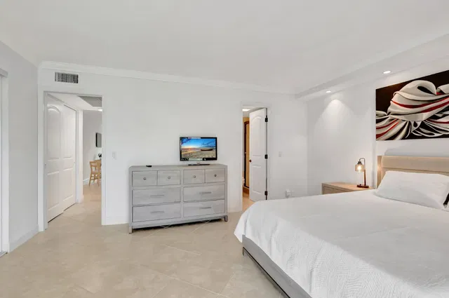 Residence photo 18
