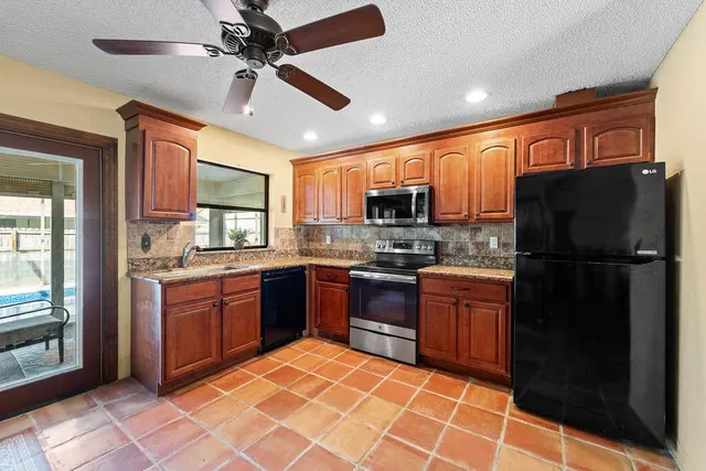  Residence photo 4
