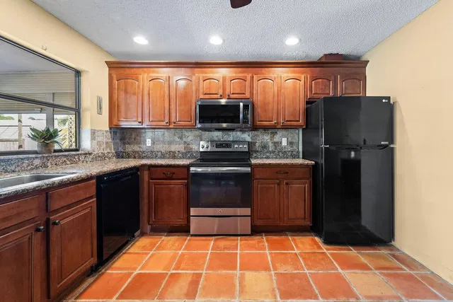  Residence photo 6