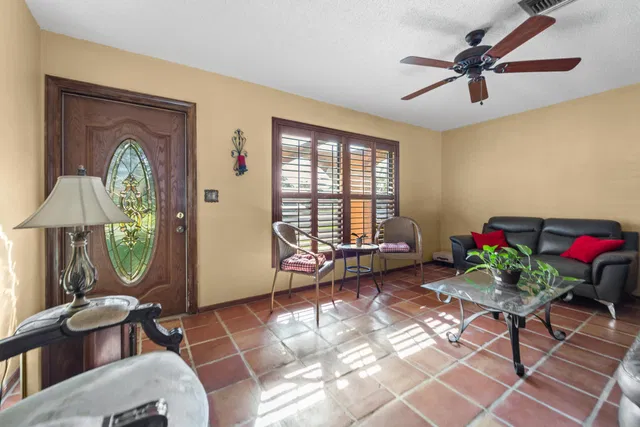 Residence photo 8