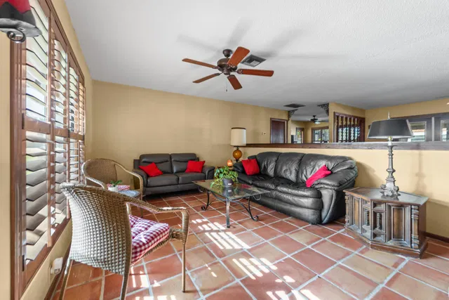  Residence photo 9