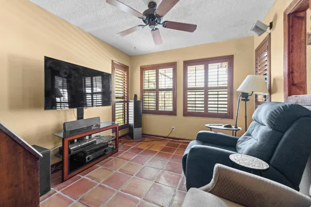  Residence photo 11