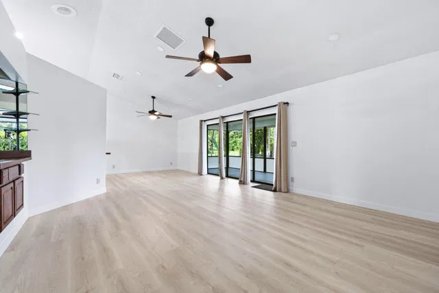  Residence photo 4