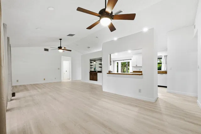  Residence photo 5