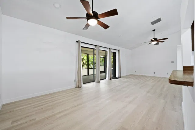  Residence photo 6