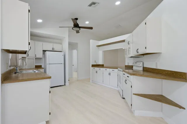  Residence photo 8