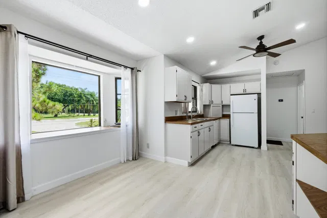  Residence photo 9