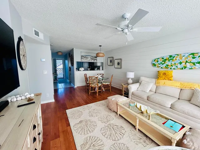 Unit c202 photo 3
