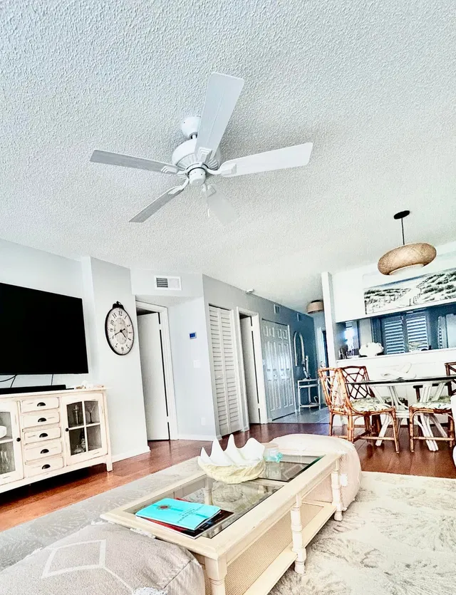 Unit c202 photo 5