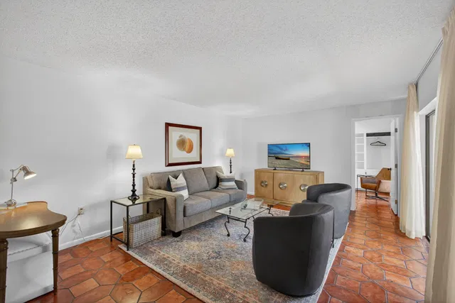 Unit 103 photo 16