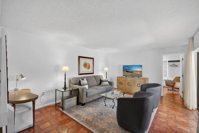 Unit 103 photo 17