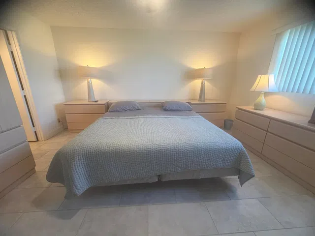 Unit 504 photo 5
