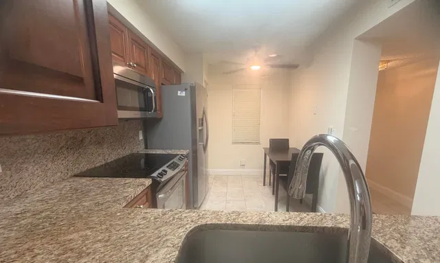 Unit 504 photo 8