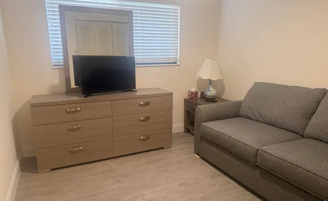 Unit 504 photo 9