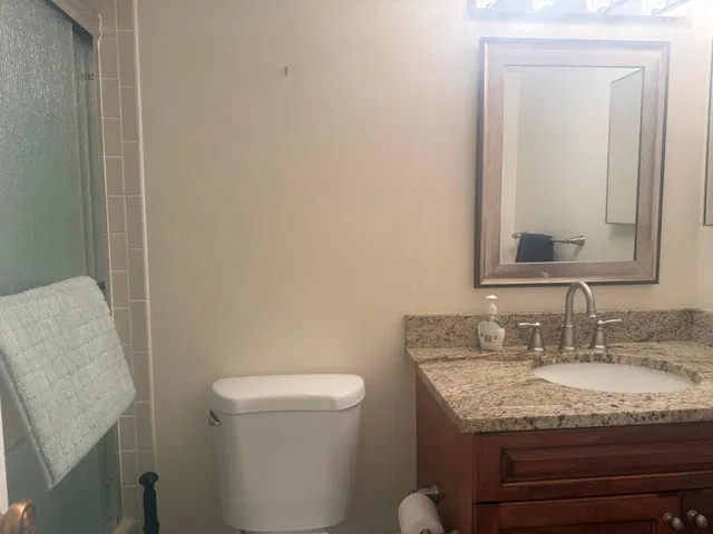 Unit 504 photo 10