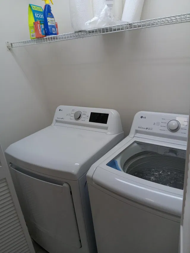 Unit E photo 20